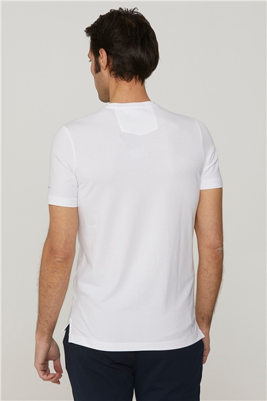 Mavi Dikdörtgen Desenli Beyaz T-Shirt